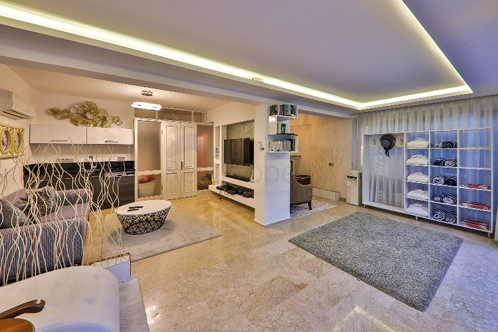 فيلا بحمام سباحة 5+1 في منطقة فتحية 