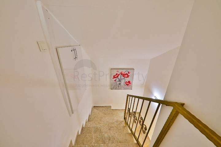 فيلا بحمام سباحة 5+1 في منطقة فتحية 