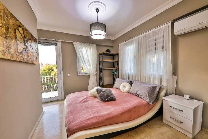 فيلا بحمام سباحة 5+1 في منطقة فتحية 