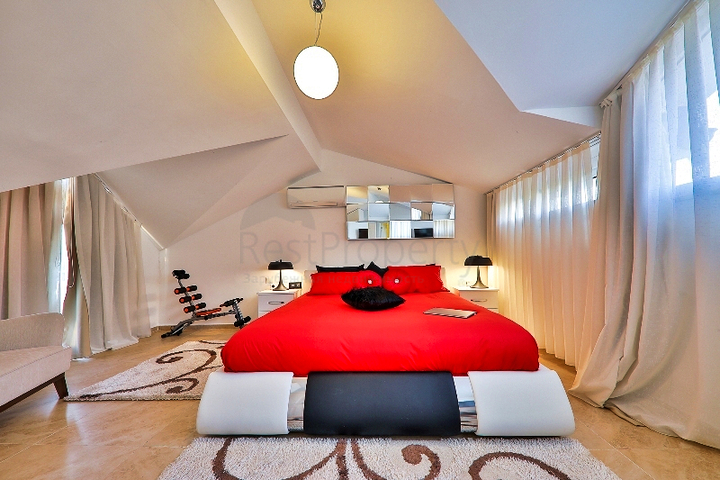 فيلا بحمام سباحة 5+1 في منطقة فتحية 