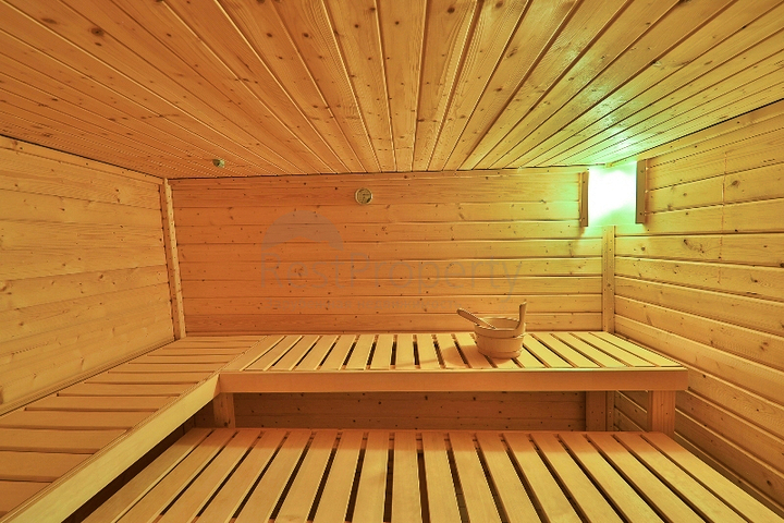 فيلا بحمام سباحة 5+1 في منطقة فتحية 