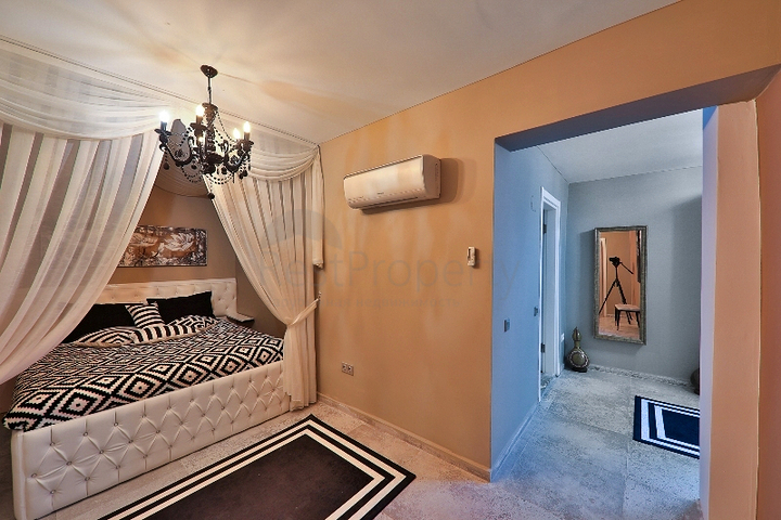 فيلا بحمام سباحة 5+1 في منطقة فتحية 