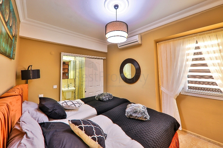 فيلا بحمام سباحة 5+1 في منطقة فتحية 