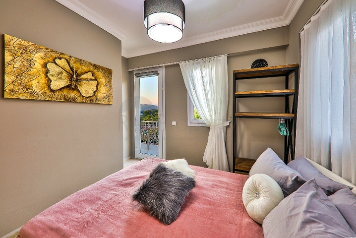 فيلا بحمام سباحة 5+1 في منطقة فتحية 