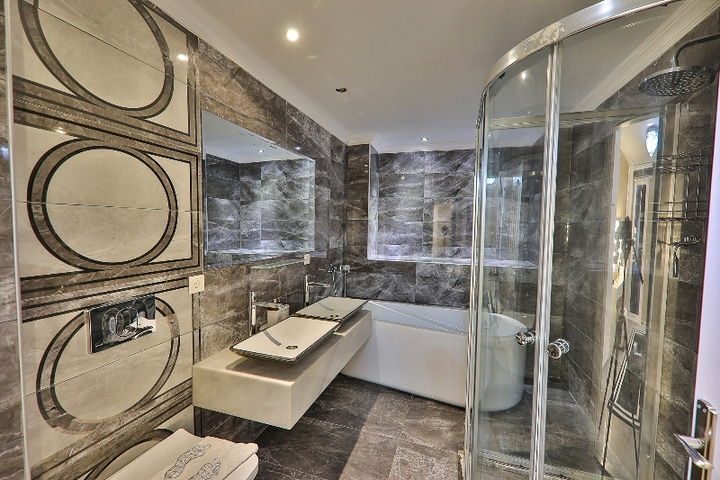 فيلا بحمام سباحة 5+1 في منطقة فتحية 