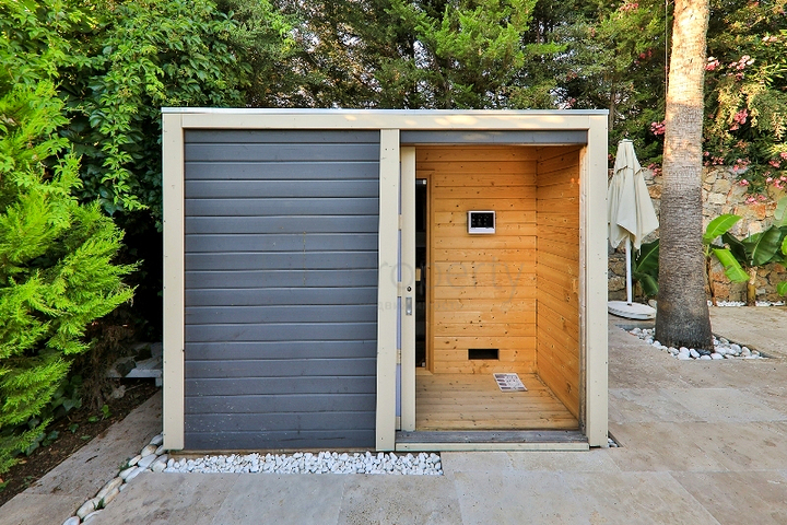 فيلا بحمام سباحة 5+1 في منطقة فتحية 