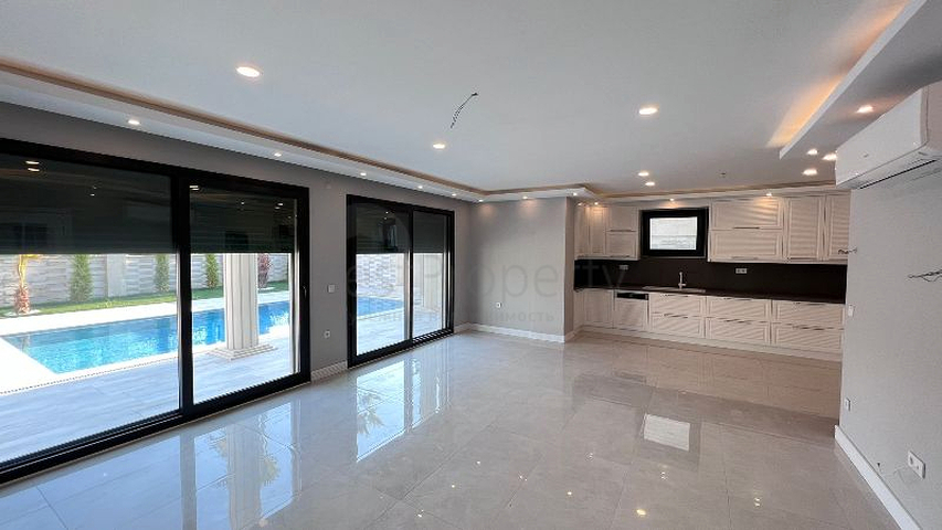 فيلا 5+1 غير مفروشة في منطقة فتحية 