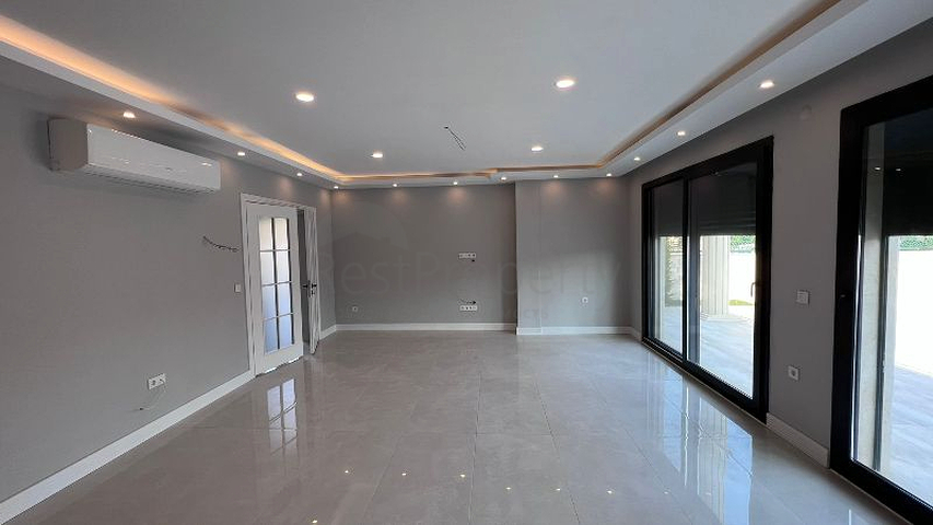 فيلا 5+1 غير مفروشة في منطقة فتحية 