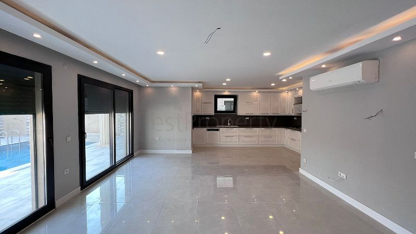 فيلا 5+1 غير مفروشة في منطقة فتحية 