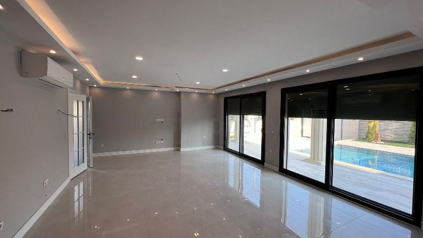 فيلا 5+1 غير مفروشة في منطقة فتحية 