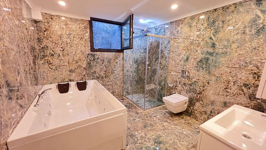 فيلا 5+1 غير مفروشة في منطقة فتحية 