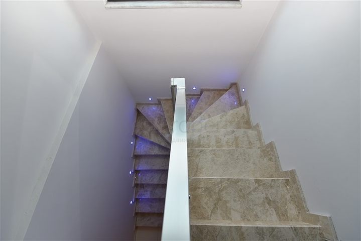 دوبلكس فاخرة ضمن مجمع حديث - قريبة من البحر / مهموتلار / الانيا 