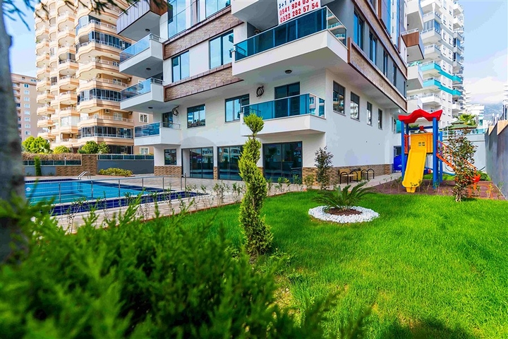 دوبلكس فاخرة ضمن مجمع حديث - قريبة من البحر / مهموتلار / الانيا 