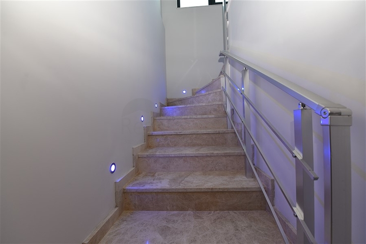 دوبلكس فاخرة ضمن مجمع حديث - قريبة من البحر / مهموتلار / الانيا 