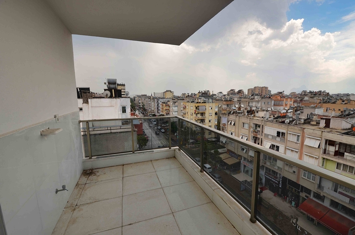 شقة فسيحة 3 + 1 في وسط مدينة أنطاليا