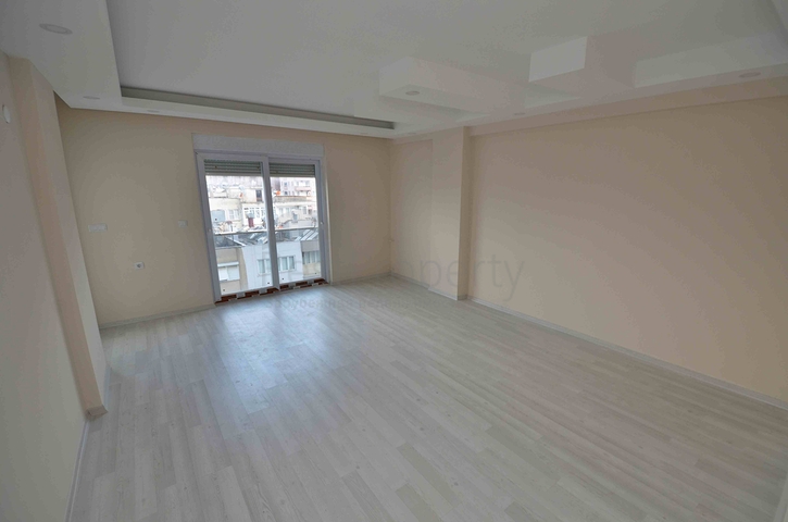 شقة فسيحة 3 + 1 في وسط مدينة أنطاليا