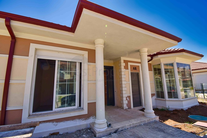 فيلا جديدة 4 + 1 في دوشيمالتي-منطقة أنطاليا 