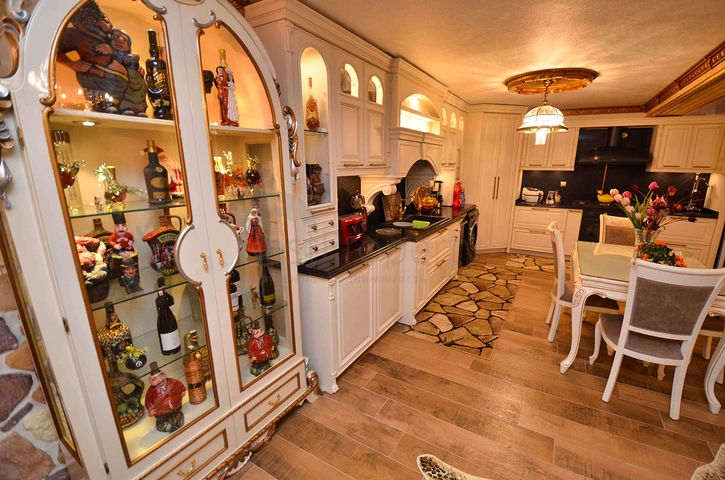 فلل فاخرة ، تخطيط 5 + 2 في ساريسو - حي أنطاليا 