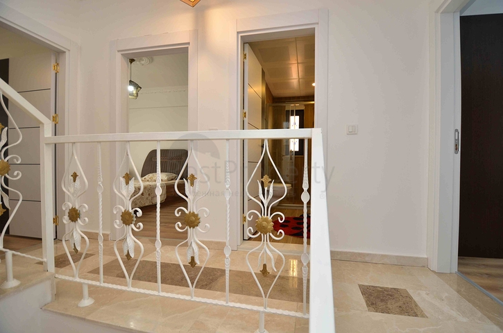 فلل فاخرة ، تخطيط 5 + 2 في ساريسو - حي أنطاليا 