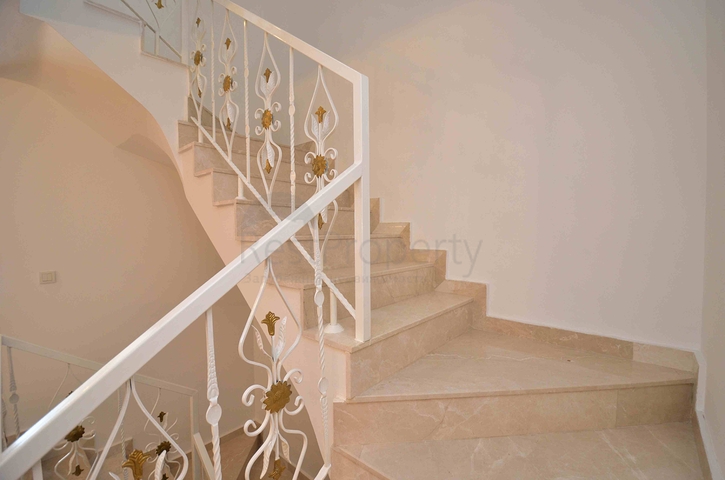 فلل فاخرة ، تخطيط 5 + 2 في ساريسو - حي أنطاليا 