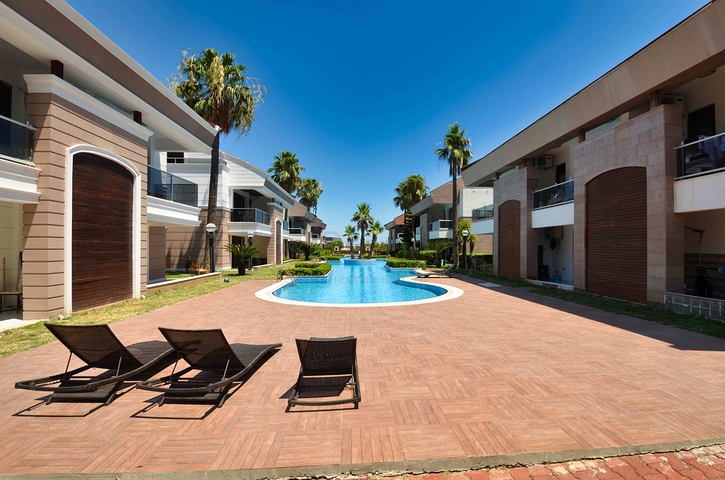 فلل فاخرة ، تخطيط 5 + 2 في ساريسو - حي أنطاليا 