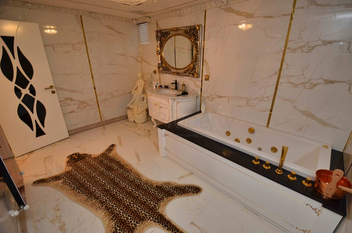 فلل فاخرة ، تخطيط 5 + 2 في ساريسو - حي أنطاليا 