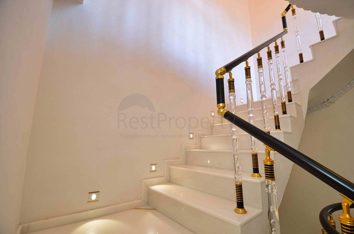 فلل فاخرة ، تخطيط 5 + 2 في ساريسو - حي أنطاليا 