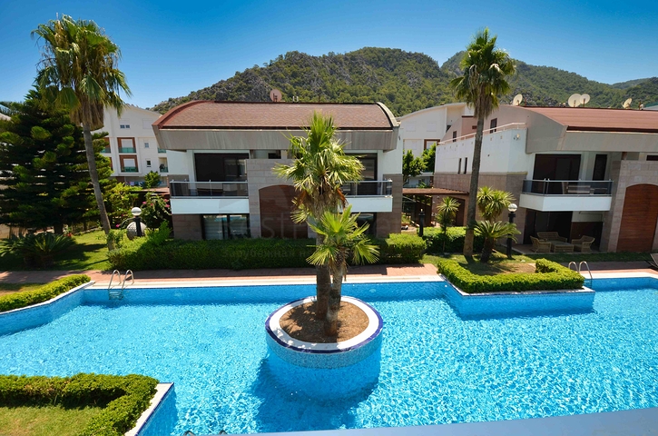 فلل فاخرة ، تخطيط 5 + 2 في ساريسو - حي أنطاليا 