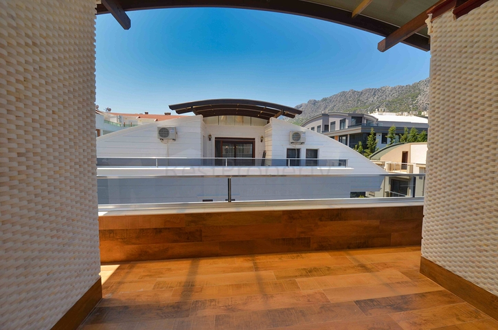 فلل فاخرة ، تخطيط 5 + 2 في ساريسو - حي أنطاليا 