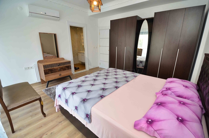 فلل فاخرة ، تخطيط 5 + 2 في ساريسو - حي أنطاليا 