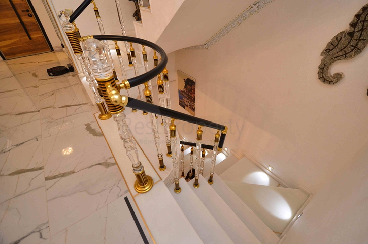 فلل فاخرة ، تخطيط 5 + 2 في ساريسو - حي أنطاليا 