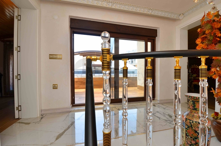 فلل فاخرة ، تخطيط 5 + 2 في ساريسو - حي أنطاليا 