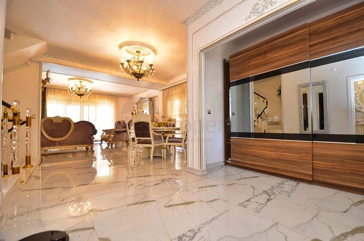 فلل فاخرة ، تخطيط 5 + 2 في ساريسو - حي أنطاليا 