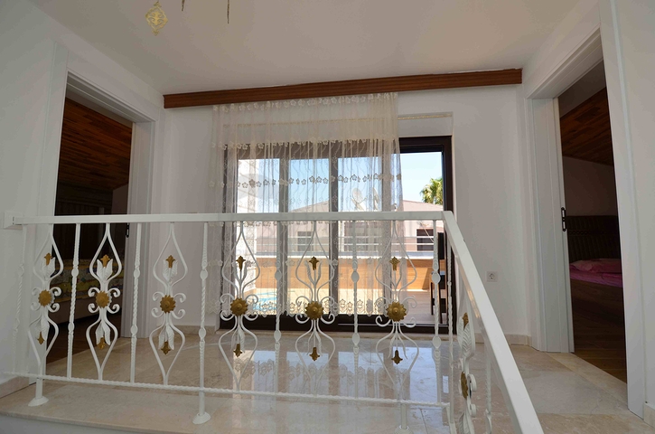 فلل فاخرة ، تخطيط 5 + 2 في ساريسو - حي أنطاليا 