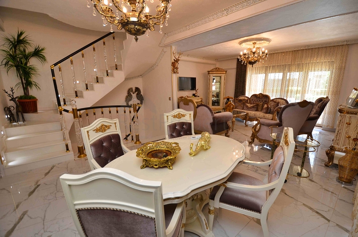 فلل فاخرة ، تخطيط 5 + 2 في ساريسو - حي أنطاليا 