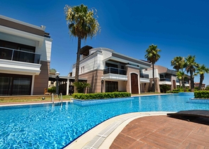 فلل فاخرة ، تخطيط 5 + 2 في ساريسو - حي أنطاليا 