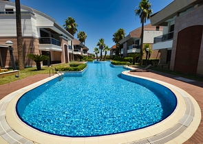 فلل فاخرة ، تخطيط 5 + 2 في ساريسو - حي أنطاليا 