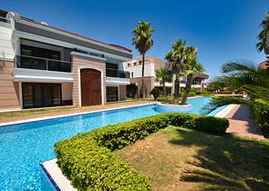 فلل فاخرة ، تخطيط 5 + 2 في ساريسو - حي أنطاليا 