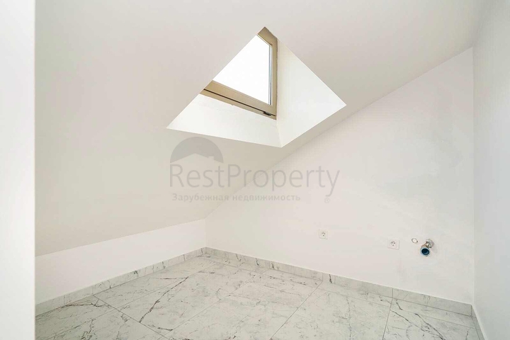 فيلا فسيحة 6 + 1 في منطقة دوشيميالتي-أنطاليا 