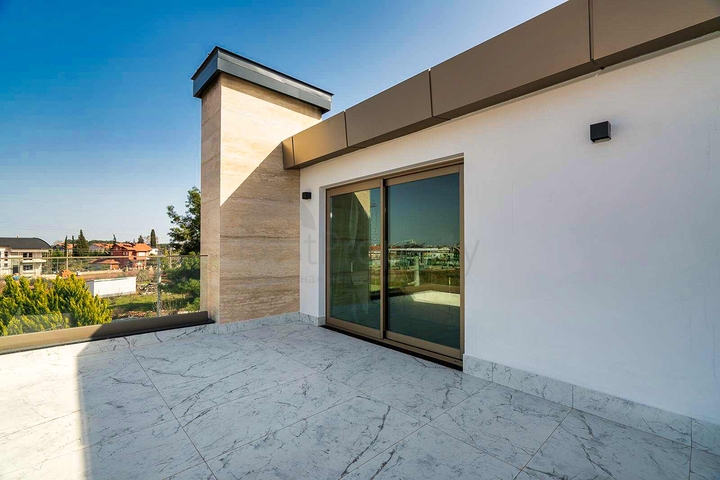 فيلا فسيحة 6 + 1 في منطقة دوشيميالتي-أنطاليا 