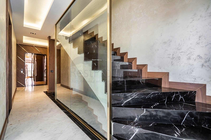 فيلا فسيحة 6 + 1 في منطقة دوشيميالتي-أنطاليا 