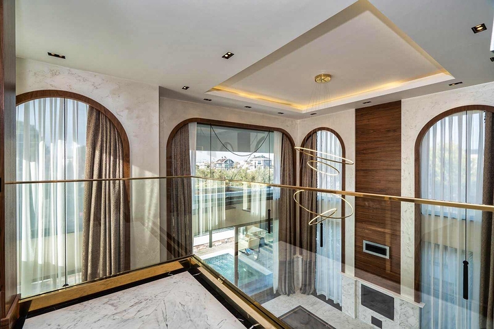 فيلا فسيحة 6 + 1 في منطقة دوشيميالتي-أنطاليا 