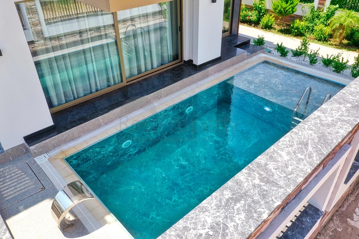 فيلا فسيحة 6 + 1 في منطقة دوشيميالتي-أنطاليا 