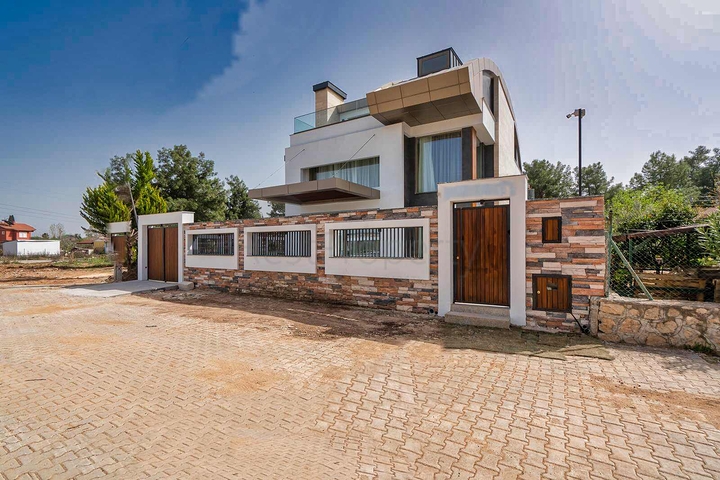 فيلا فسيحة 6 + 1 في منطقة دوشيميالتي-أنطاليا 