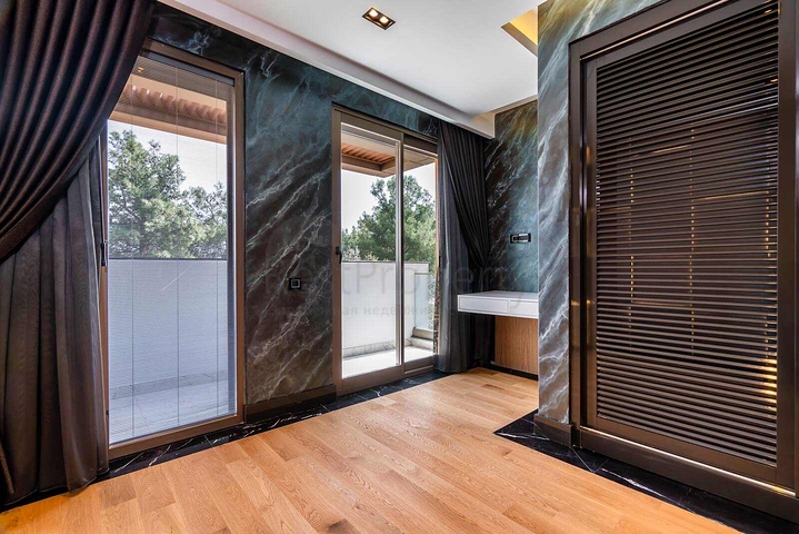 فيلا فسيحة 6 + 1 في منطقة دوشيميالتي-أنطاليا 