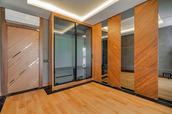 فيلا فسيحة 6 + 1 في منطقة دوشيميالتي-أنطاليا 