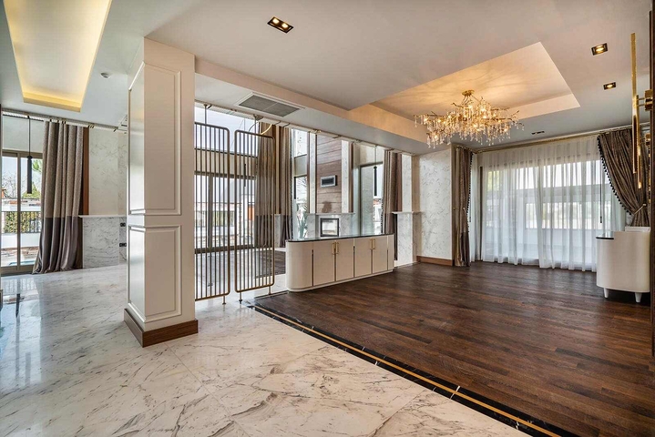 فيلا فسيحة 6 + 1 في منطقة دوشيميالتي-أنطاليا 