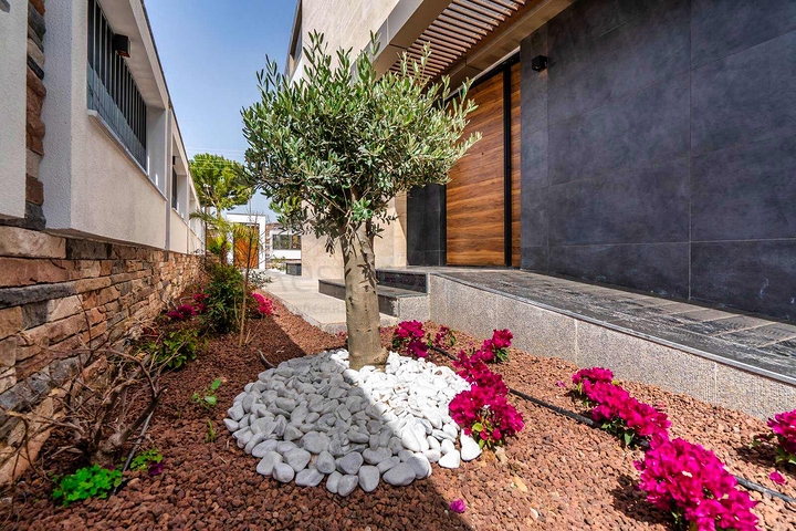 فيلا فسيحة 6 + 1 في منطقة دوشيميالتي-أنطاليا 