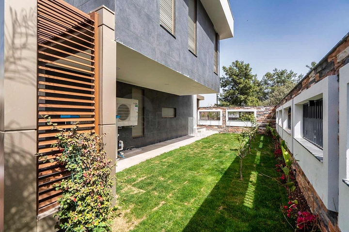 فيلا فسيحة 6 + 1 في منطقة دوشيميالتي-أنطاليا 