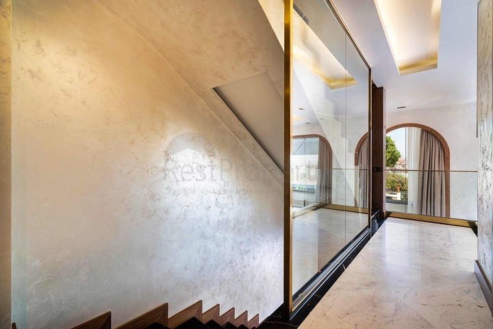 فيلا فسيحة 6 + 1 في منطقة دوشيميالتي-أنطاليا 